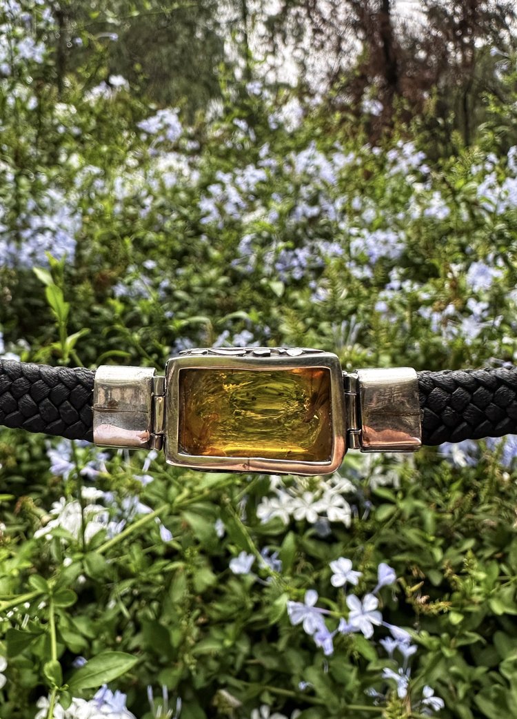 Pulsera de Ámbar con Insecto, Piel y Plata